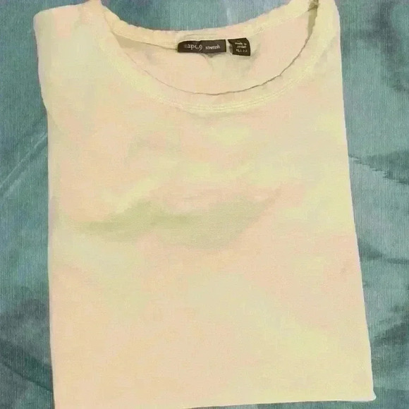 Apt.9 short sleeve top. - Picture 2 of 4